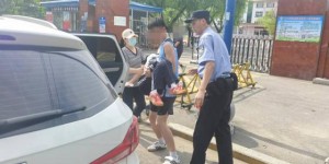 安全感爆棚！那抹藏蓝成了中暑女孩最暖“依靠”