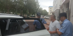 指尖传递的温暖！民警化身“眼睛”护送盲人平安归家