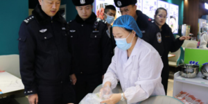 全链条监管 全方位守护  冰城公安拧紧旅游季食品“安全阀”