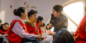 进社区话安全 零距离筑屏障  冰城公安深入开展烟花爆竹安全宣传