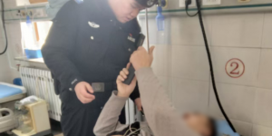 外卖员突发低血糖倒地 南岗分局民警巡逻中紧急救助脱险