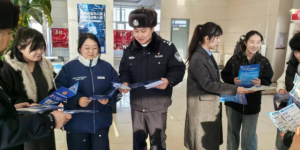 冰城公安：法治副校长上讲台  为青春撑起“反诈保护伞”